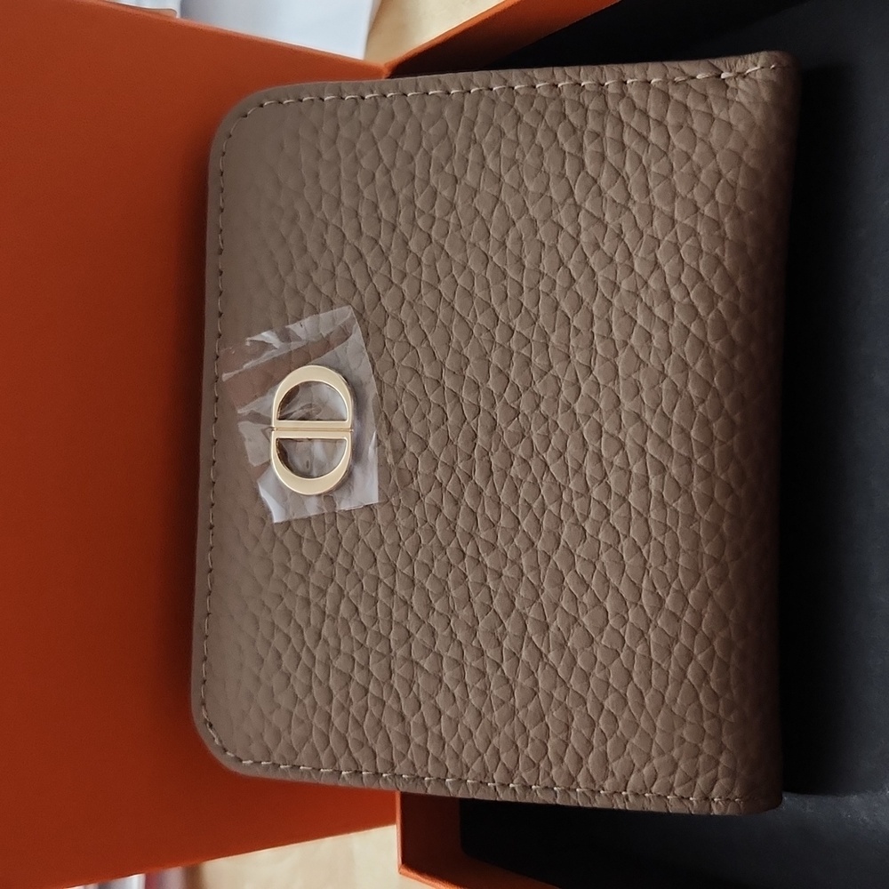 #6695 Perla 💯 ITALIAN LEATHER Wallet "CD" (Mini) NIB w/dustbag